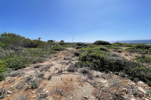 Magnifica parcela de inversión en primera línea de mar, vistas al mar, situada en Binidali, Menorca.